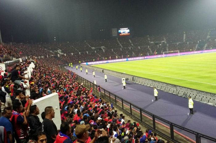 Suporter Johor Darul Takzim di Stadion Tan Sri Dato Haji Hassan Yunos