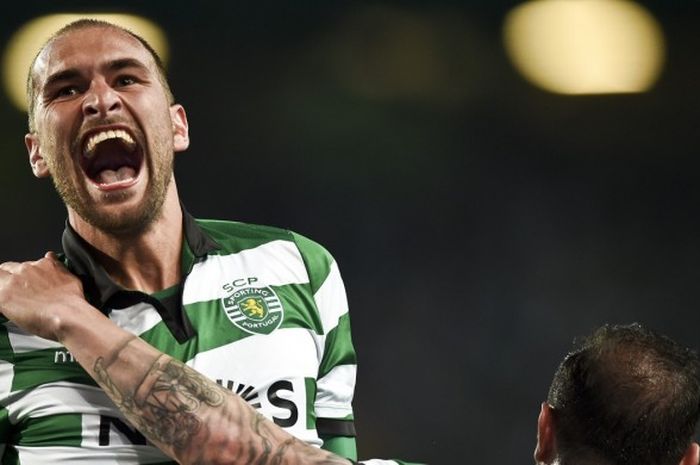 Penyerang Sporting CP, Bas Dost, merayakan gol ke gawang  Boavista FC di Stadion Jose Alvalade, Lisbon, pada 8 April 2017. 