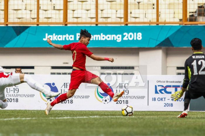 Pemain timnas U-19 Indonesia, Witan Sulaiman, saat pertandingan uji coba melawan Yordania di Stadion