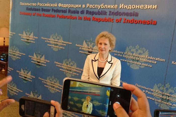 Duta Besar Federasi Rusia untuk Indonesia, Ludmila Vorobieva, berbicara di press briefing yang berlangsung di Kediaman Dubes Russia di Jakarta, Jumat (13/4/2018).