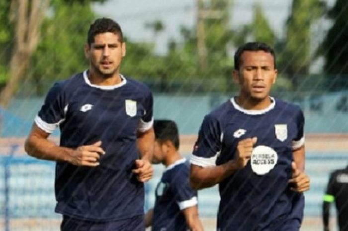 Ramon Rodriguea de Mesquita dan Aylton Ferreira Ananias (Alemao) mengikuti seleksi masuk skuad Persela Lamongan di Stadion Gelora Surajaya Lamonga, Rabu (2/8/2017).