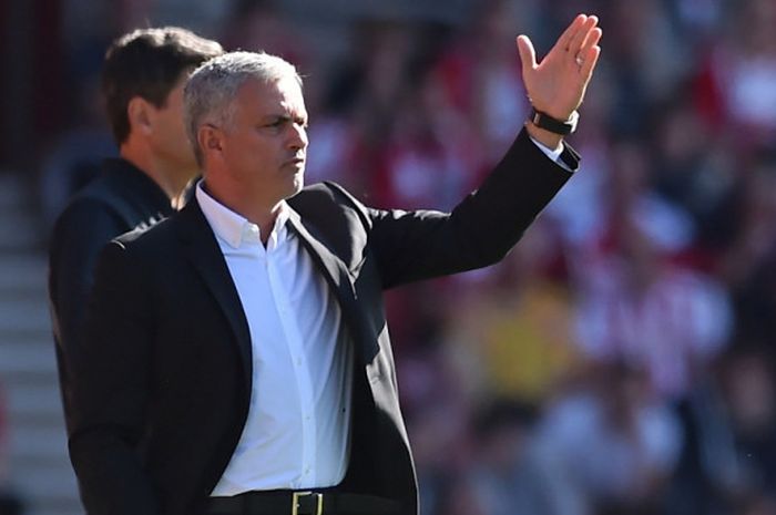 Reaksi manajer Manchester United, Jose Mourinho, dalam laga Liga Inggris kontra Southampton di Stadion St. Mary's, Southampton, pada 23 September 2017.
