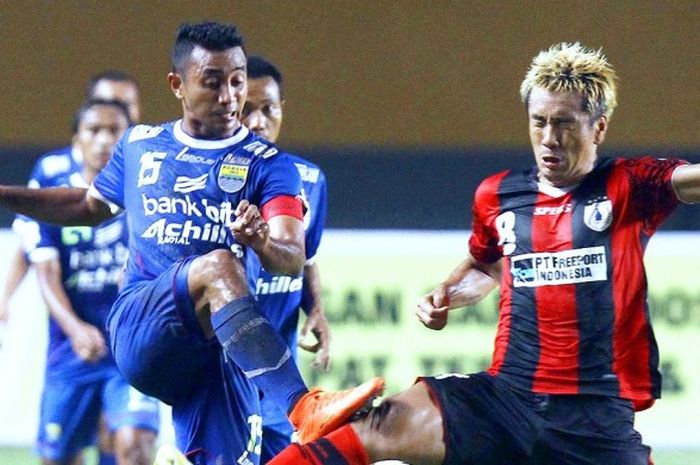 Firman Utina saat mengemban ban kapten Persib Bandung.