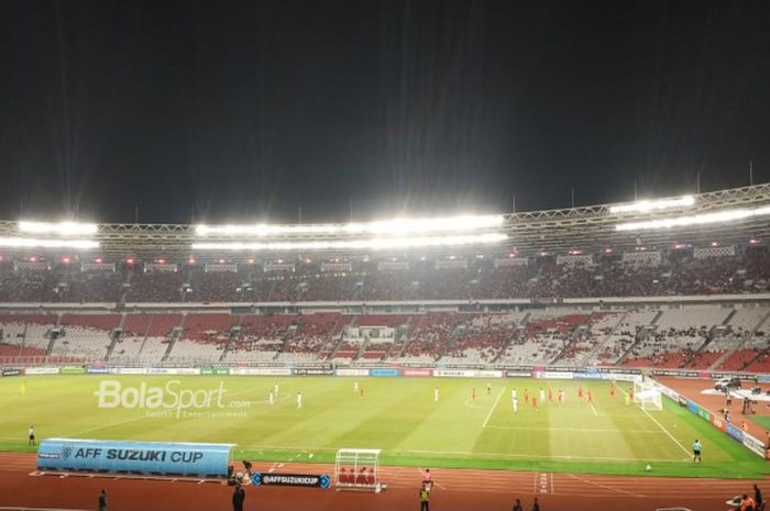 Aksi babak pertama laga timnas Indonesia vs Timor Leste pada matchday kedua Piala AFF 2018 di Stadion Utama Gelora Bung Karno (SUGBK), Jakarta, Selasa (13/11/2018).