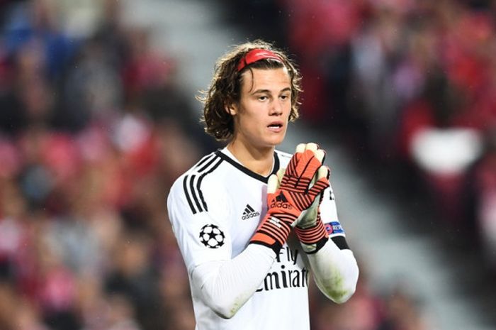 Reaksi kiper Benfica, Mile Svilar, dalam laga Grup A Liga Champions kontra Manchester United di Stadion Da Luz, Lisbon, Portugal, pada 18 Oktober 2017.