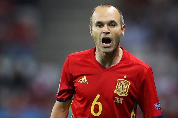      Andres Iniesta, ketika tampil di Piala Eropa 2016 melawan Turki di Grup D, di Stadion Allianz Riviera, 17 Juni 2016.      