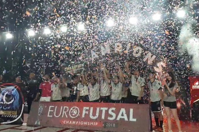 Lazio Indonesia Cikarang melakukan selebrasi setelah meraih gelar juara regional Jakarta.