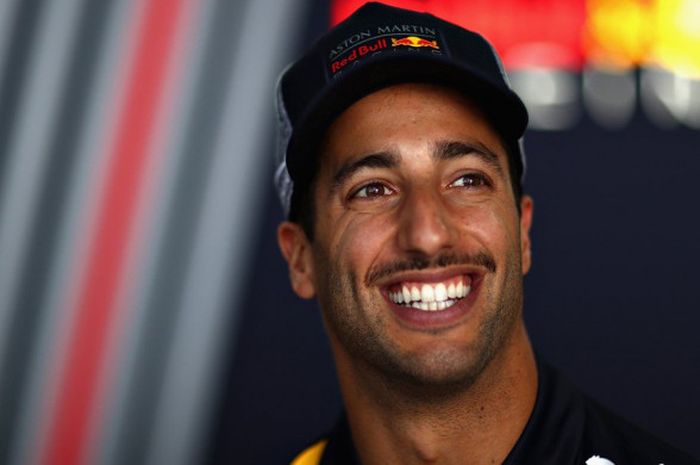 Daniel Ricciardo (Red Bull Racing) saat bersiap mengikuti sesi kualifkiasi F1 GP Meksiko 2018