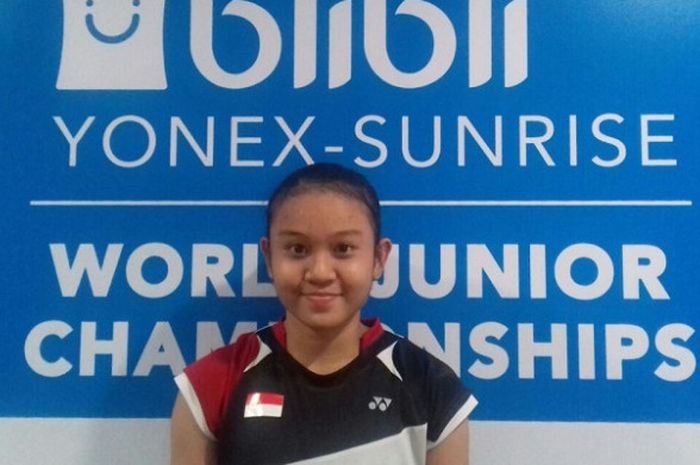 Pebulu tangkis tunggal putri Indonesia, berpose seusai menjalani laga babak pertama perorangan Kejuaraan Dunia Junior 2017 di GOR Among Rogo, Yogyakarta, Senin (16/10/2017).