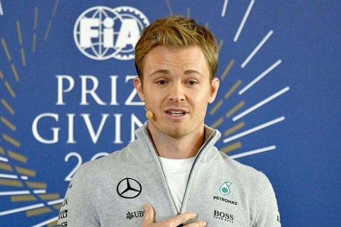 Pebalap Mercedes, Nico Rosberg, sedang berbicara dalam konferensi pers di sela-sela FIA Prize Giving Gala di Hofburg Palace, Austria, Jumat (2/12/2016).