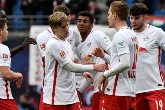 Para pemain RB Leipzig merayakan kemenangan mereka atas Freiburg dalam partai lanjutan Bundesliga atau level kompetisi terelite Liga Jerman di Leipzig, 15 April 2017.