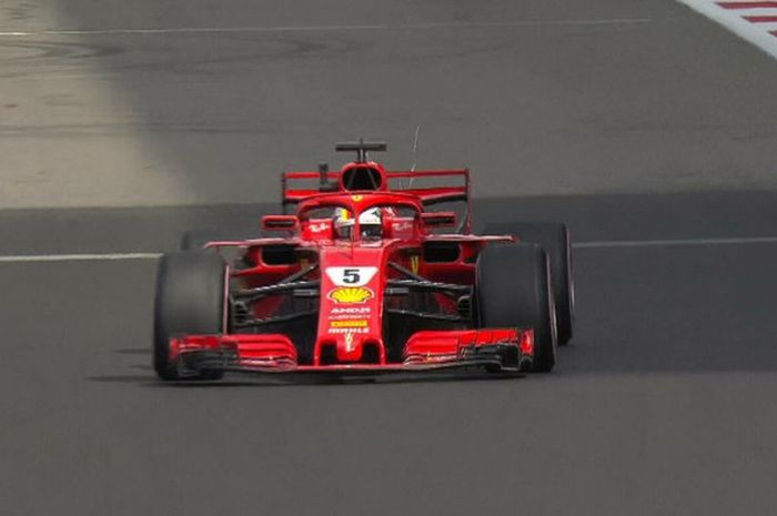 Pebalap Ferrari Sebastian Vettel menjadi yang tercepat saat sesi latihan bebas 