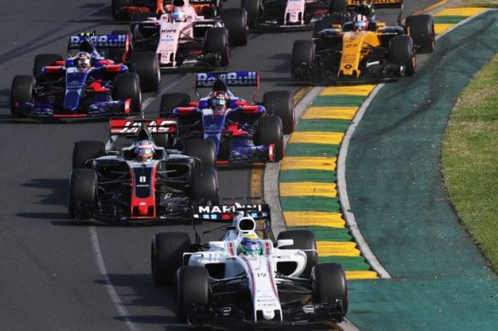 Felipe Massa saat mendahului para pebalap lainnya dalam Australia F1 Grand Prix di Albert Park, 26 Maret 2017. 