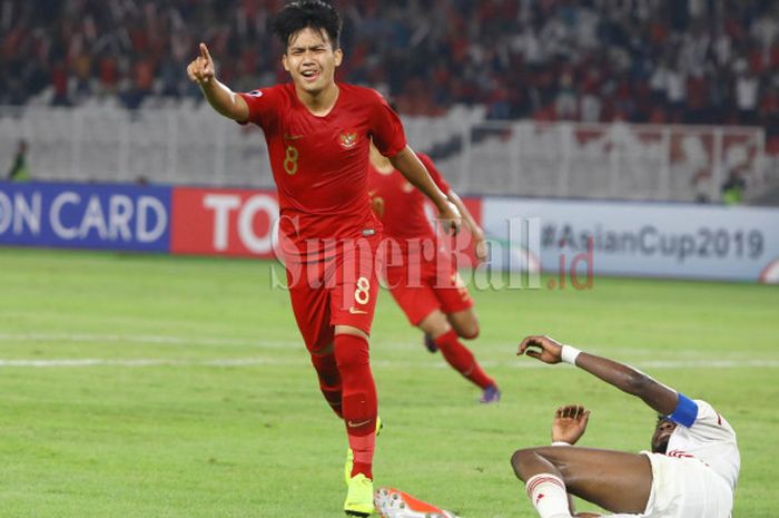 Gelandang Timnas U-19 Indonesia Witan Sulaeman selebrasi gol ke gawang Timnas U-19 Uni Emirat Arab dalam laga terakhir Grup A Piala Asia U-19 2018 di Stadion Utama Gelora Bung Karno, Jakarta, Rabu (24/10/2018) malam WIB.