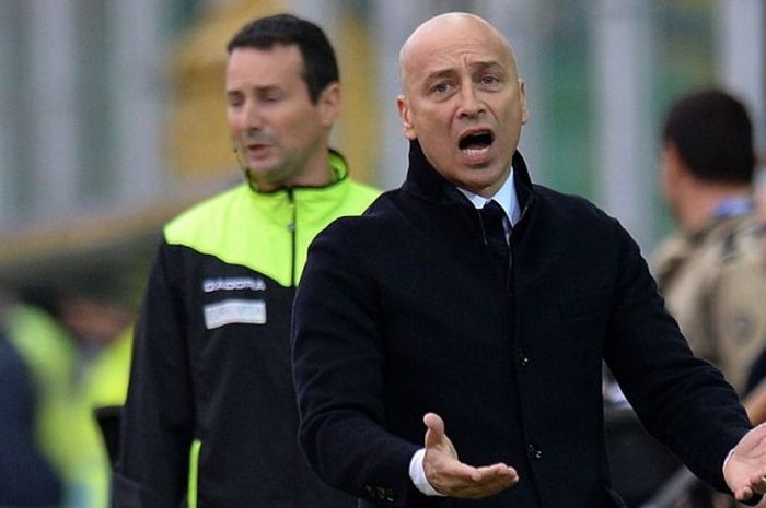 Eugenio Corini (Palermo) memberi reaksi dalam pertandingan Serie A melawan AC ChievoVerona di Stadio Renzo Barbera.
