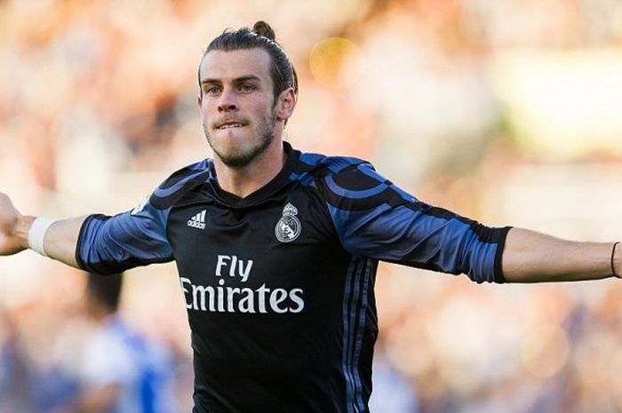 Winger Real Madrid, Gareth Bale, merayakan gol yang dia cetak ke gawang Real Sociedad dalam pertandingan La Liga di Stadion Anoeta, San Sebastian, Spanyol, 21 Agustus 2016.