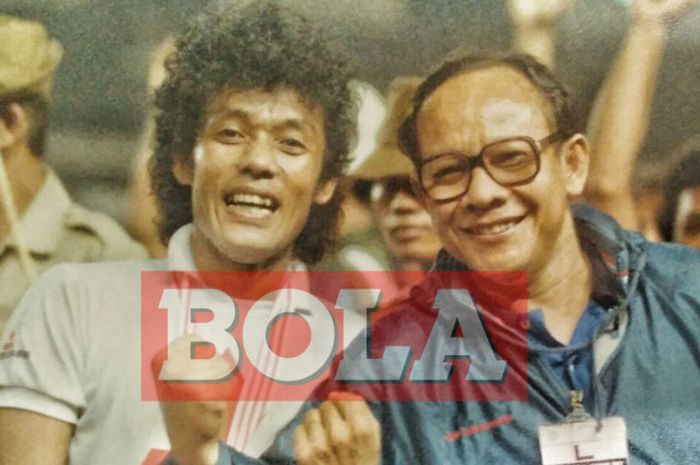 Zulkarnain Lubis (kiri) saat masih memperkuat klub Krama Yudha Tiga Berlian