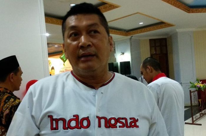 Mantan atlet bisbol Indonesia, Donny Kesuma, berbicara dengan media di sela acara halal bihalal di Wisma Kemenpora, Senayan, Jakarta, Kamis (21/6/2018).