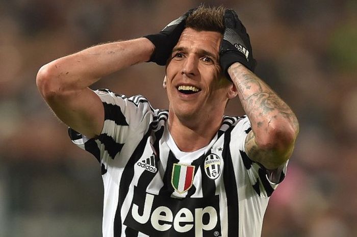 Reaksi striker Juventus, Mario Mandzukic, dalam laga Serie A lawan Sassuolo di Juventus Stadium, 11 Maret 2016.