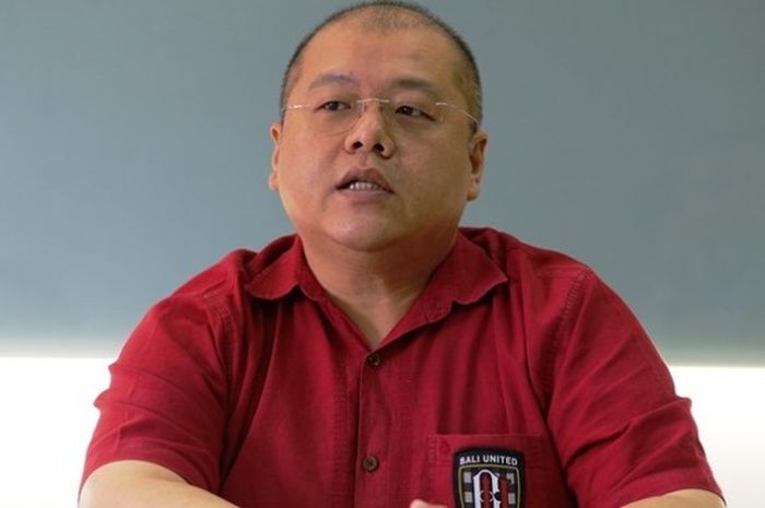 CEO Bali United, Yabes Tanuri, saat berkunjung ke kantor Kompas.com, Senin (30/1/2017).