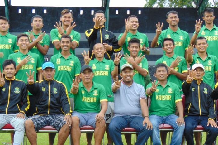 Perssu foto bersama di Stadion A. Yani Sumenep, Jawa Timur (16/11/2016).