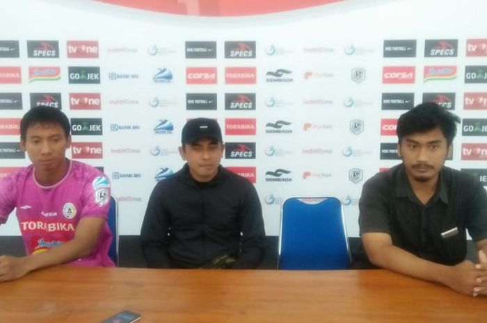 Pelatih PSS Sleman, Seto Nurdiantoro, pada sesi jumpa pers sebelum laga melawan Madura FC di Stadion Maguwoharjo, Sleman, Senin (5/6/2018)