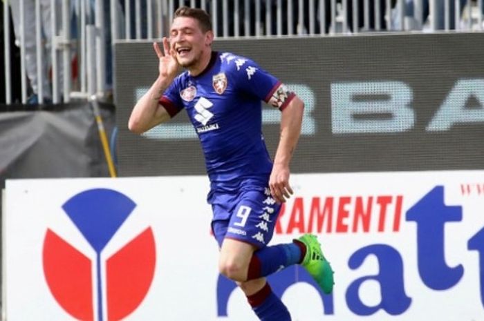 Striker Torino, Andrea Belotti, merayakan golnya ke gawang Cagliari pada laga Serie A di Stadio Sant'Elia, Cagliari, Italia pada 9 April 2017.