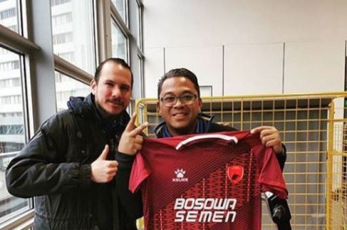 Fan PSM Makassar asal Belanda, Bruce Glastra.