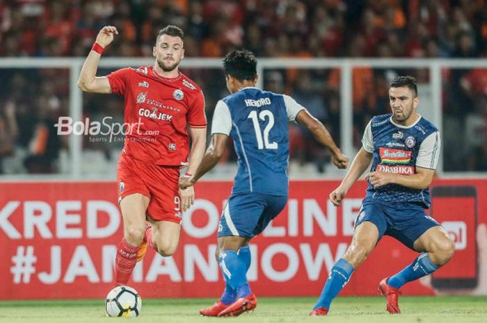 Penyerang Persija Jakarta, Marko Simic, beraksi pada laga Liga 1 2018 kontra Arema FC di Stadion Utama GBK pada Sabtu (31/3/2018).