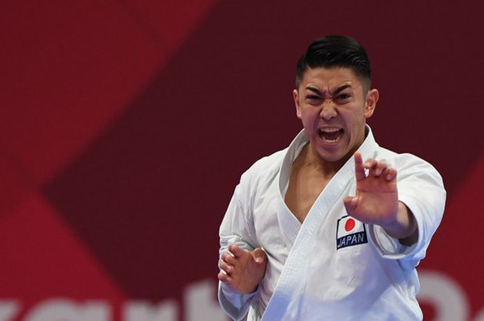 Karateka Jepang, Ryo Kiyuna, saat beraksi di semifinal nomor kata perorangan putra Asian Games 2018 