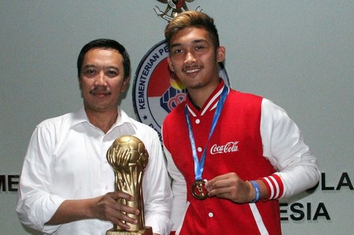 Menpora Imam Nahrawi saat menerima tim ASIOP Apacinti yang menjuarai Gothia Cup 2016 Kategori U-15 di Kantor Kementrian Pemuda dan Olahraga, Senin (25/7/2016).