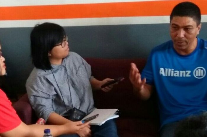 Giovane Elber menjawab pertanyaan dari wartawan JUARA.net dan Tabloid BOLA di Jakarta, 28 Mei 2016
