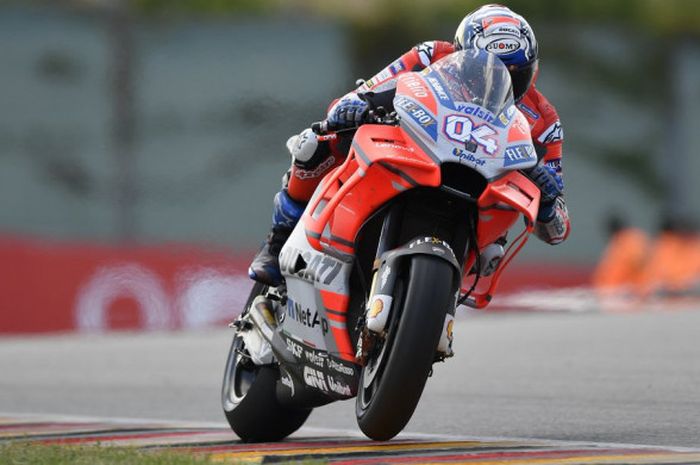 Andrea Dovizioso (Ducati) saat melintasi Sirkuit Sachsenring dalam sesi balapan MotoGP Jerman 2018 yang digelar Sabtu 915/7/2018).