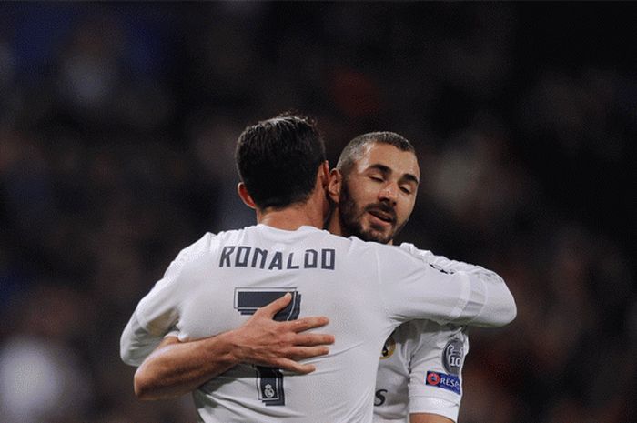 Selebrasi Cristiano Ronaldo dengan Karim Benzema setelah mencetak gol dalam laga Liga Champions antara Real Madrid CF dan Malmo FF di Santiago Bernabeu Stadium tanggal 8 Desember 2015 di Madrid, Spanyol.