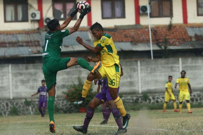 Duel pemain di Laga Bogor FC kontra PSGC Ciamis, Minggu (5/8/2018)