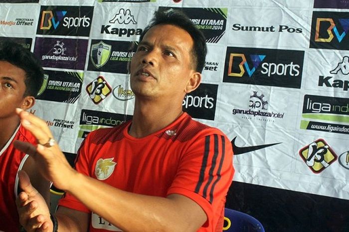 Ansyari Lubis bersama Fiwi Dwipan dalam press conference Liga 2014 lalu. Musim ini kembalinya akan bertemu kembali di Pro Duta FC.