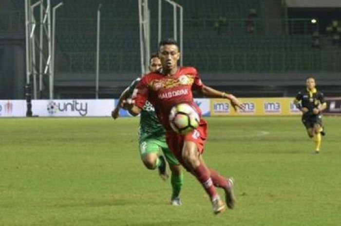Rivaldy Bawuo saat memperkuat Kalteng Putra kontra PSMS Medan di Liga 2.