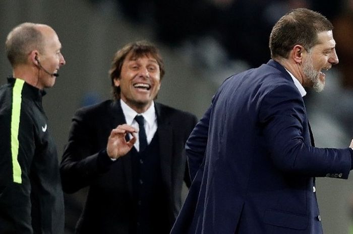 Reaksi manajer West Ham United, Slaven Bilic (kanan), dalam laga Premier League kontra Chelsea di Stadion London, Inggris, pada 6 Maret 2017.