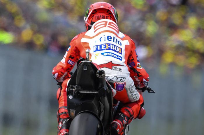 Pebalap Ducati Team asal Spanyol, Jorge Lorenzo, bereaksi saat menjalani sesi hari kedua GP Austria di Red Bull Ring, Spielberg, Sabtu (12/8/2017).