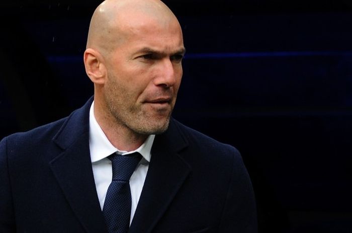 Pelatih Real Madrid, Zinedine Zidane, saat laga La Liga antara timnya melawan Celta Vigo di Estadio Santiago Bernabeu tanggal 5 Maret 2016, di Madrid, Spanyol. 