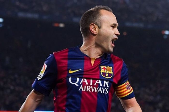 Gelandang FC Barcelona, Andres Iniesta, merayakan gol yang dia cetak ke gawang Villarreal dalam laga leg pertama semifinal Copa del Rey di Camp Nou, Barcelona, 11 Februari 2015.