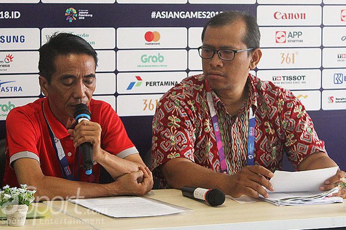 Wakil Ketua Sekretaris Jendral PSTI, Eddy Fadil Rachmat memberikan keterangan Pers, atas masuknya Malaysia dalam nomor tim berregu putra sepak takraw pada Asian Games, Kamis (23/8/2018) di venue danau Jakabaring.