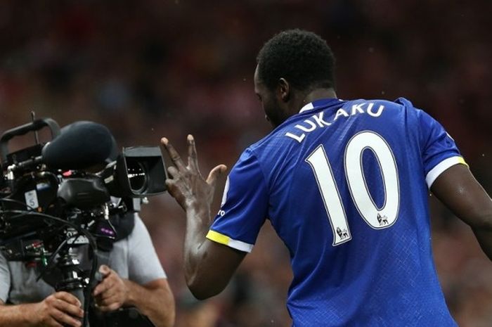 Penyerang Everton, Romelu Lukaku, merayakan gol yang dia cetak ke gawang Sunderland dalam pertandingan Premier League di Stadium of Light, Sunderland, Inggris, 12 September 2016.