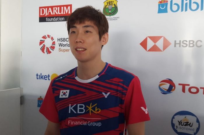 Pebulu tangkis tunggal putra Korea Selatan, Son Wan-ho usai pertandingan menghadapi pebulu tangkis t