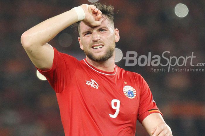    Aksi Marko Simic saat laga Persija Jakarta kontra Tampines Rovers dalam ajang Piala AFC 2018 di Stadion Utama Gelora Bung Karno, Jakarta,  Rabu (28/2/2018).   