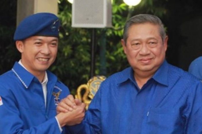 Taufik Hidayat bersama mantan Presiden Indonesia, Susilo Bambang Yudhoyono