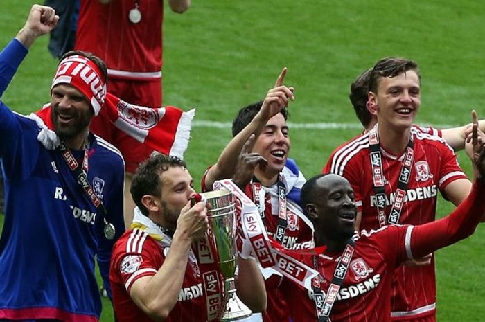 Para pemain Middlesbrough merayakan promosi setelah pertandingan melawan Brighton and Hove Albion di Riverside Stadium, 7 Mei 2016.