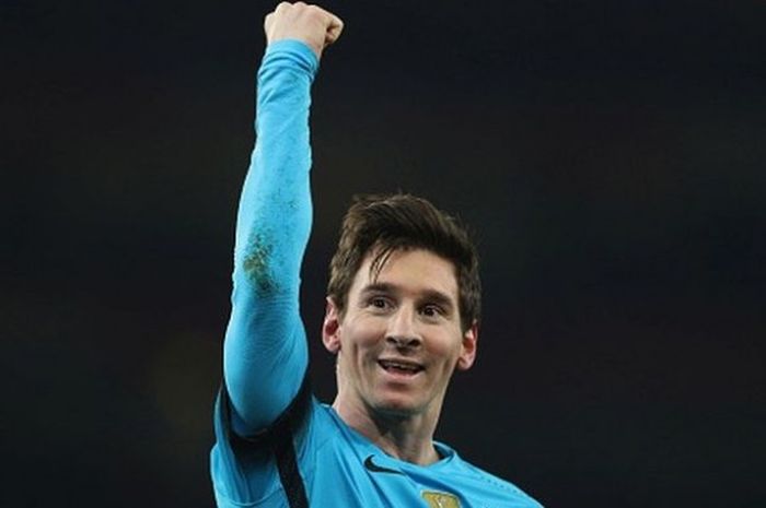 Bintang Barcelona, Lionel Messi, merayakan gol yang dia cetak ke gawang Arsenal dalam leg pertama babak 16 besar Liga Champions di Stadion Emirates, London, Inggris, 23 Februari 2016.