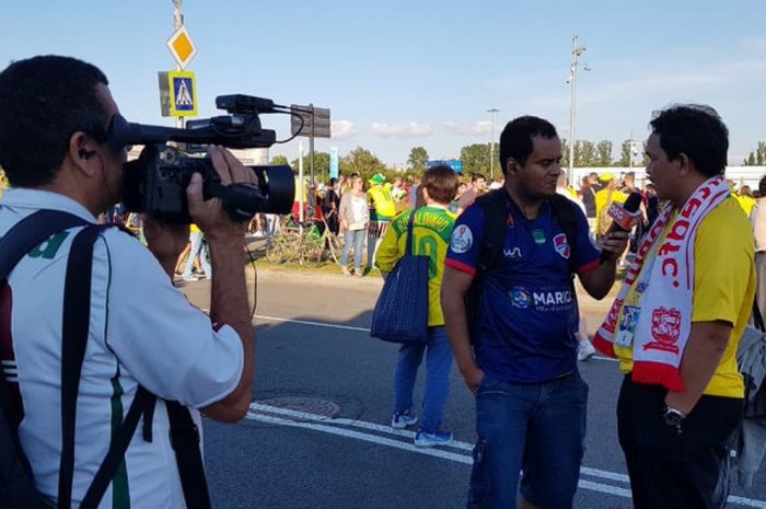 Presiden Madura United, Achsanul Qosasi, Diwawancarai oleh Media Asal Brasil Jelang Pertandingan Piala Dunia 2018 antara Brasil Vs Serbia