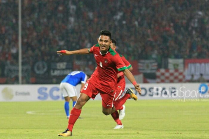 Muhammad Rafli Mursalim melakukan selebrasi di laga timnas U-19 Indonesia kontra Singapura, Selasa (3/7/2018).